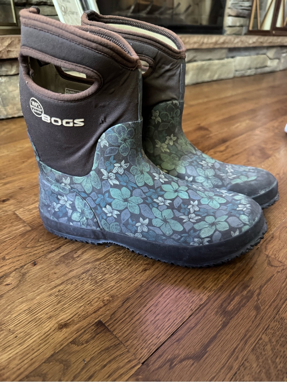 Womens Bogs Boots - Hibiscus Pattern.